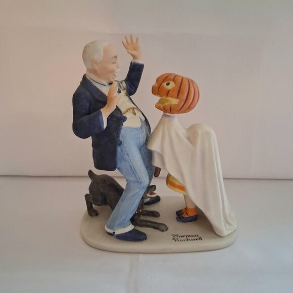 Vintage 1980 Norman Rockwell "Trick or Treat" Figurine - Picture 1 of 10